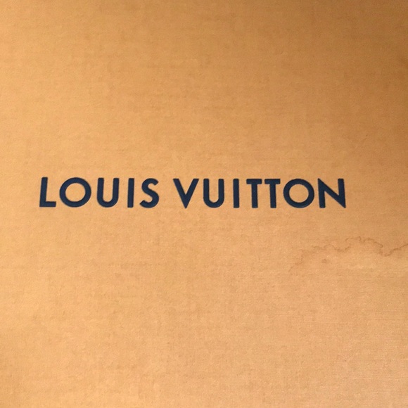 Louis Vuitton belt - Picture 1 of 3